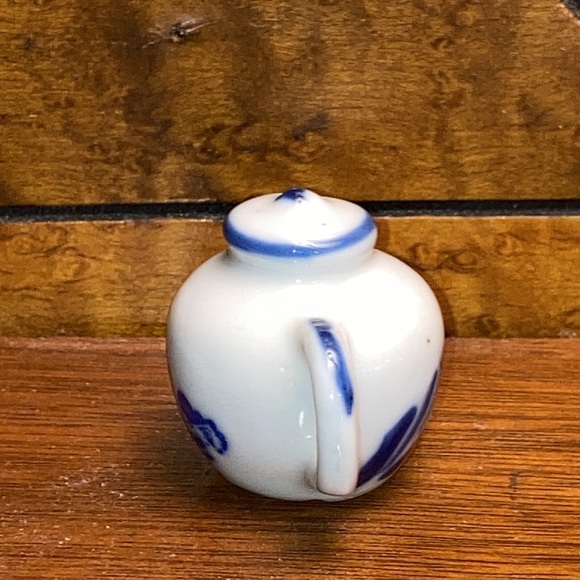 Vintage Miniature Delft Blue & White Hand Painted Ceramic Tea Pot Enesco Korea - Picture 2 of 6